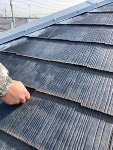 こちらは屋根です。塗装前にタスペーサーを取り付けています。