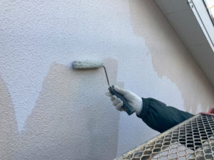 汚れが酷いところは、バイオ洗浄（外壁洗浄剤）後、高圧洗浄いたします。