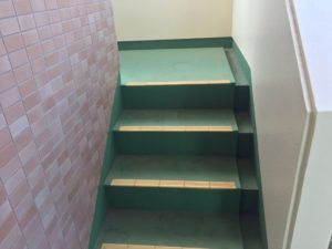 階段ステップ防滑塗り床に施工しました。