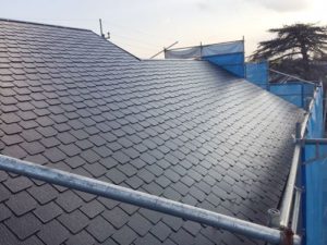 施工後の屋根のお写真です。お色はスチールグレーです。