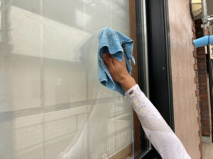 塗装完了後、窓拭き等をし、完了検査をして終了です。