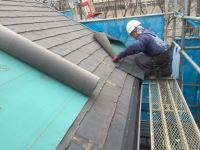 今回は屋根重ね葺工事（カバー工法）となります。