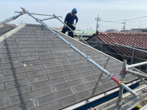 施工前の屋根。カバー工法（重ね葺き）をします