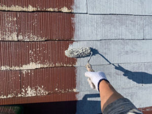 屋根の下塗り２回目です。