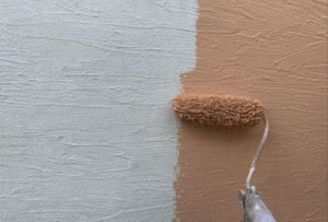 外壁の中塗りです。
