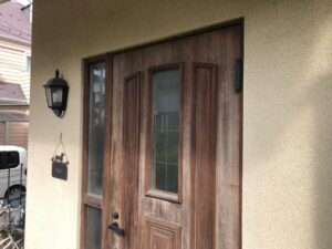 木製ドアの退色が見受けられます。